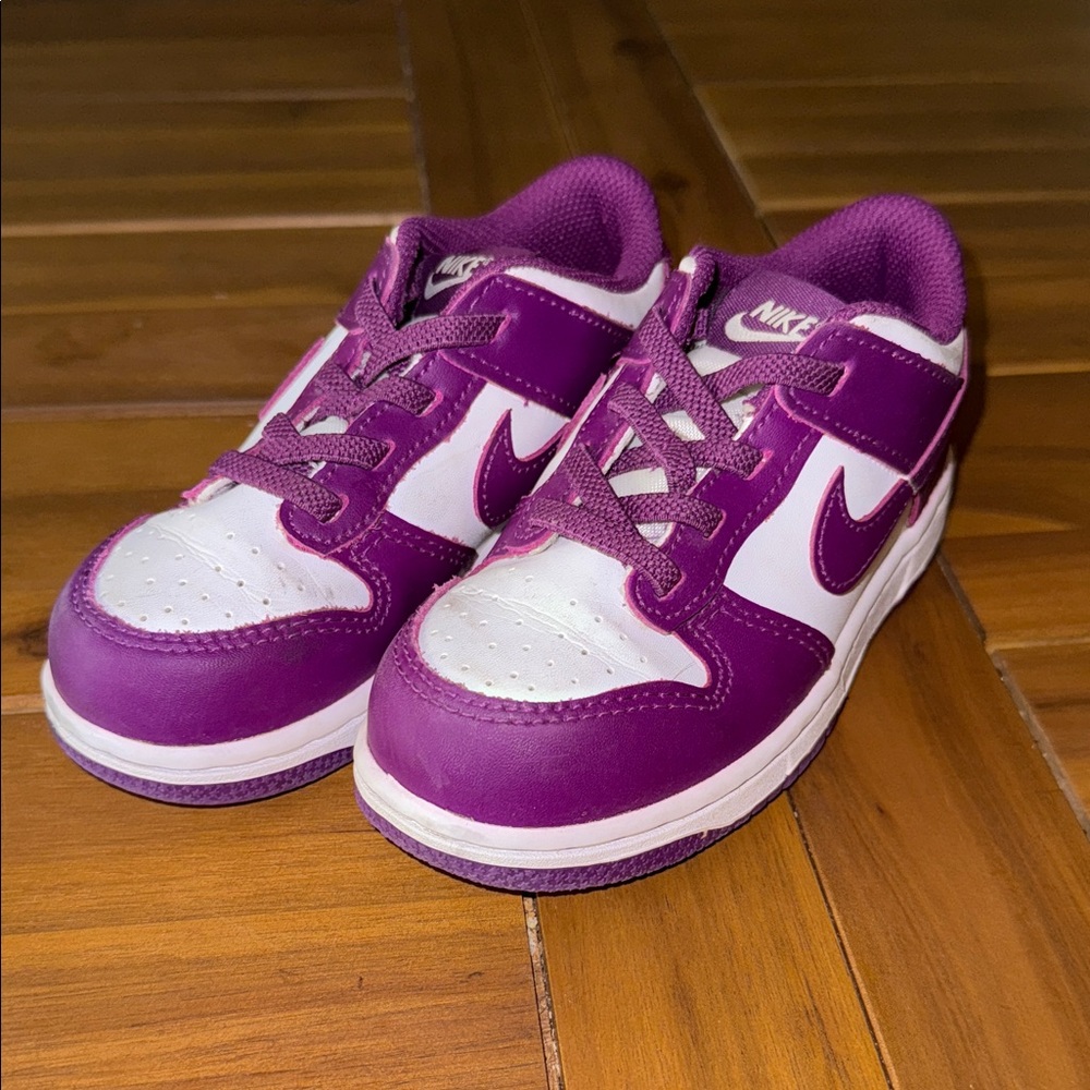 Nike Kids Sneakers in Purple and White